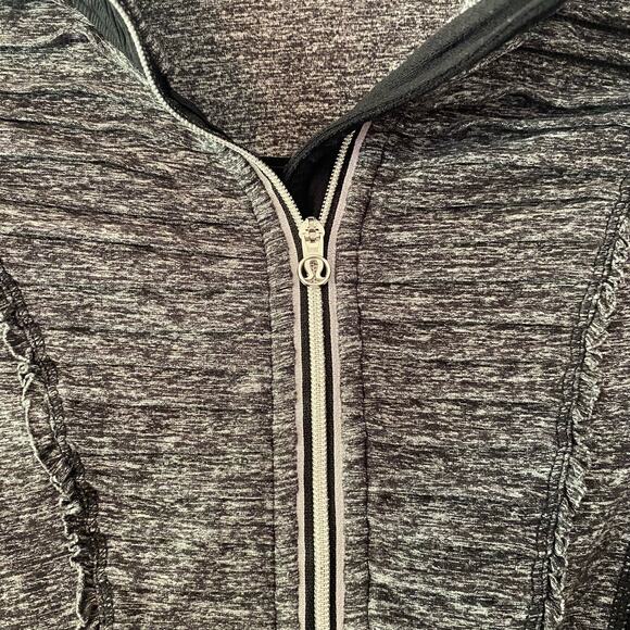 Lululemon Gray Black Quarter Zip Run Your Heart Out Pullover Women's size 2 - Picture 3 of 10